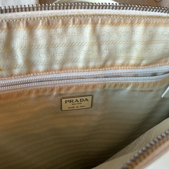Prada
Vintage Re-Edition 1995 Handbag in White - Picture 6 of 8